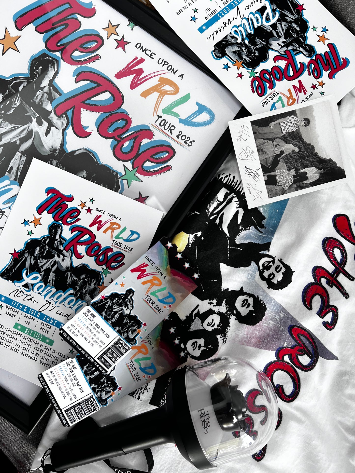 The Rose WRLD 2025 Set List Poster λ λ‘μ¦
