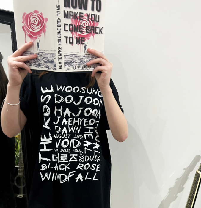 The Rose 더로즈 Scribble T-shirt